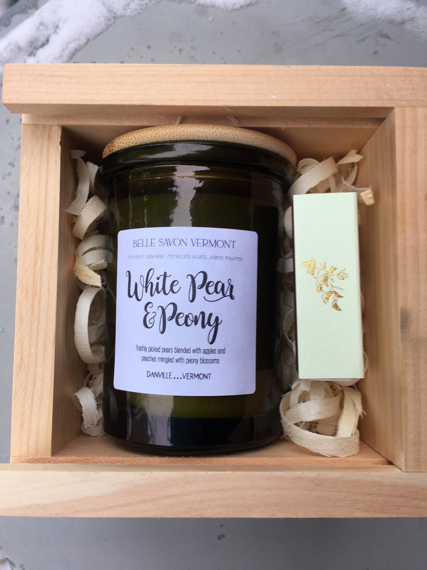 Vermont Candle Gift Set - 6oz Recycled Jar in Keepsake VT Handmade Wooden Box-Vermont Candle- Hand-poured coconut Soy Wax Blend Candle